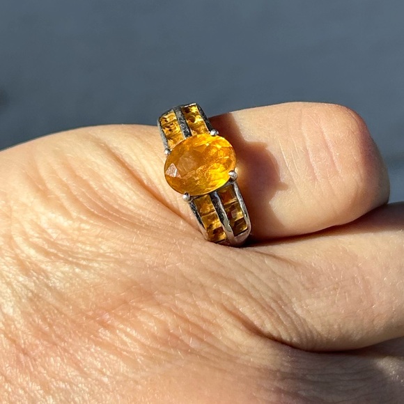 Vintage Jewelry - Citrine stone in 925 silver setting with citrine stones surrounding- vintage